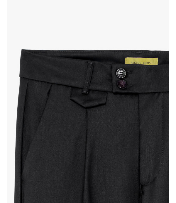 Pleated trousers with turn-up hem