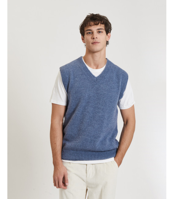 Sleeveless knit vest in wool blend