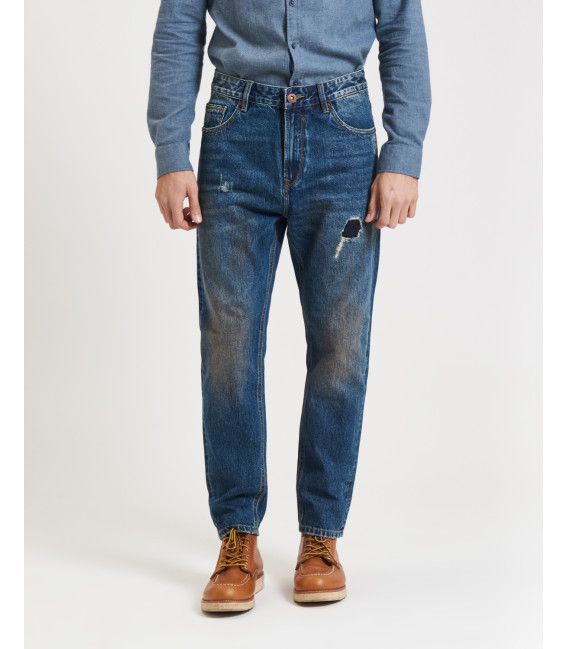 GRANT carrot fit jeans in vintage wash with patch