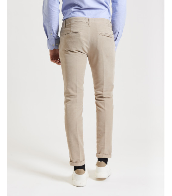 Slim fit chinos in woven textured fabric