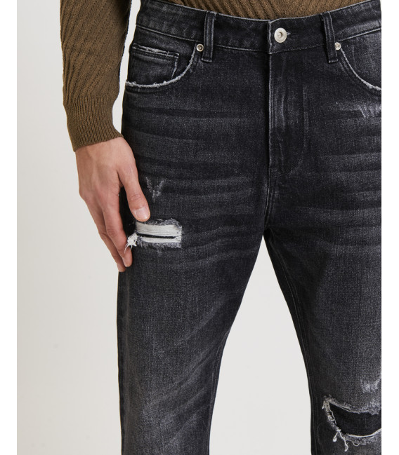 Jeans GRANT carrot fit neri con toppa