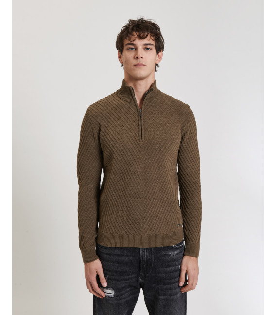 Quarter zip sweater with diagonal ribs