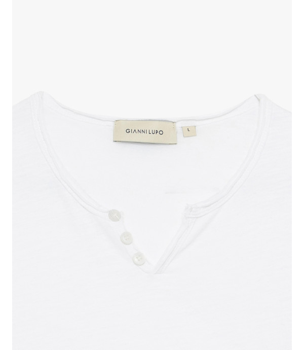 T-shirt collo marocchino con bottoni