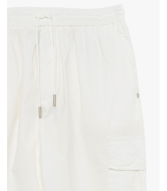 Pantaloni cargo con laccio