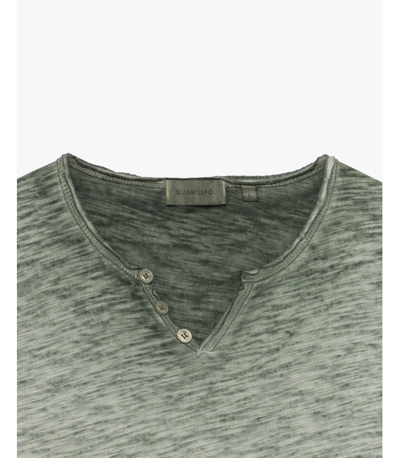 T-shirt collo marocchino con bottoni