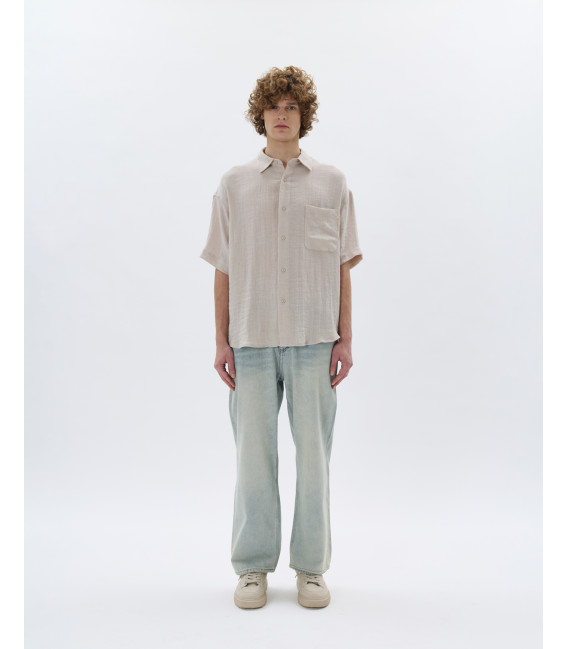 Short-sleeve shirt in lightweight fabric