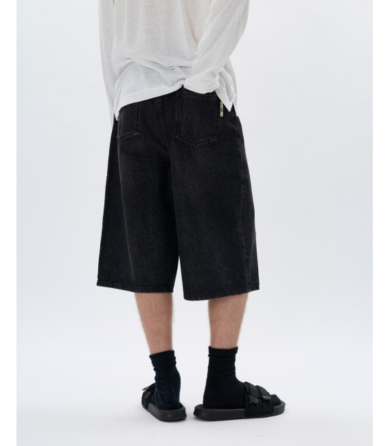 3/4 Black wash skater jeans