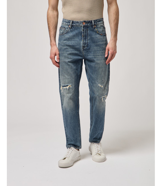 GRANT100 carrot fit jeans in medium wash with emboideries