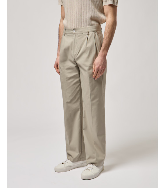 Tailored trousers with front pleats