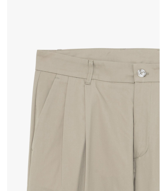 Tailored trousers with front pleats