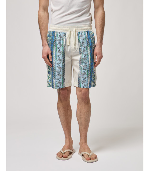 Bermuda shorts with geometric pattern