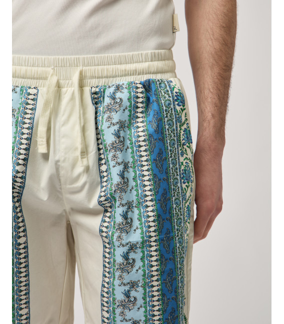 Bermuda shorts with geometric pattern