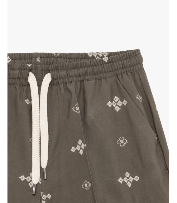 Bermuda shorts with embroyderies