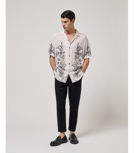 Elastic waist carrot fit trousers