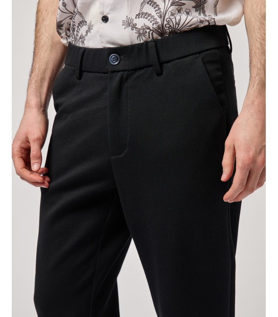 Elastic waist carrot fit trousers