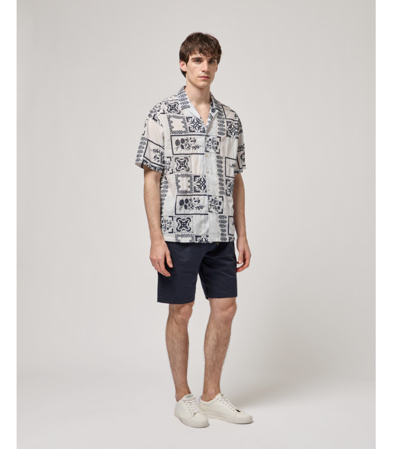 Camicia maniche corte con fantasia ricamata