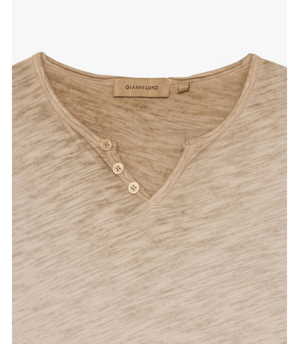 T-shirt collo marocchino con bottoni
