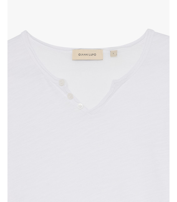 T-shirt collo marocchino con bottoni