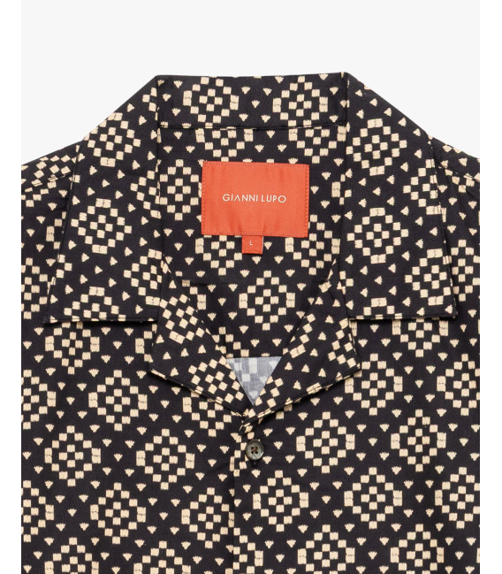 Camicia a maniche corte con fantasia geometrica