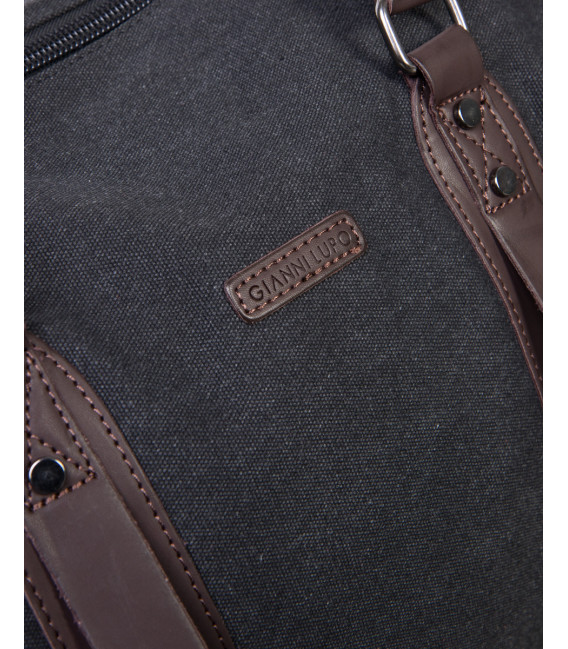 Canvas weekender