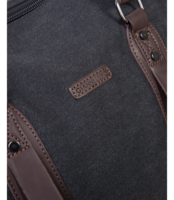 Canvas weekender
