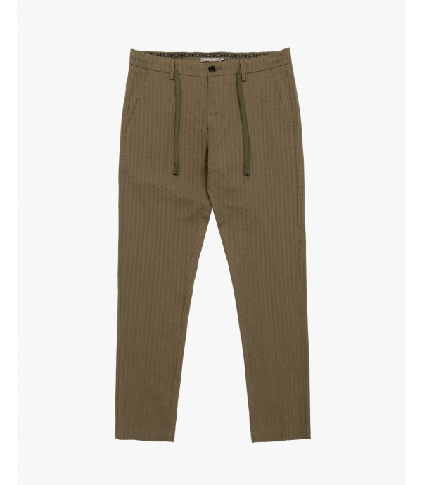 Pantaloni slim fit a righe a contrasto tonale