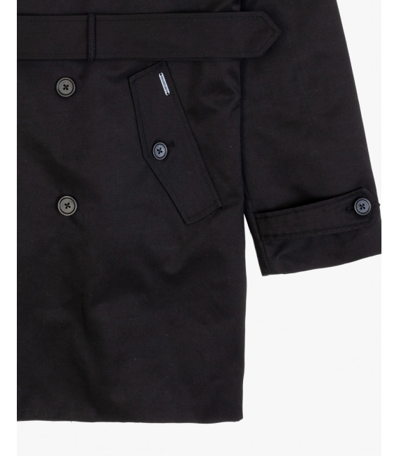 Waterproof trenchoat with detachable padding