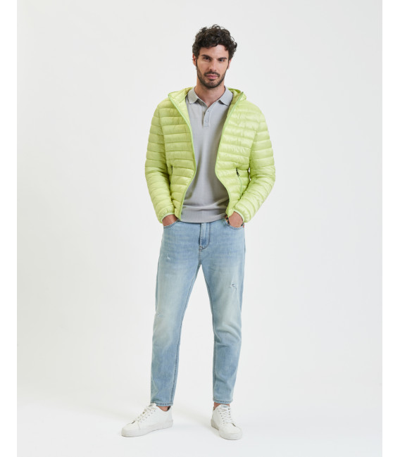 MIKE95 carrot fit medium wash jeans with scratches