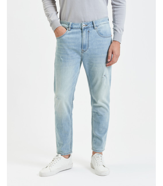 MIKE95 carrot fit medium wash jeans with scratches