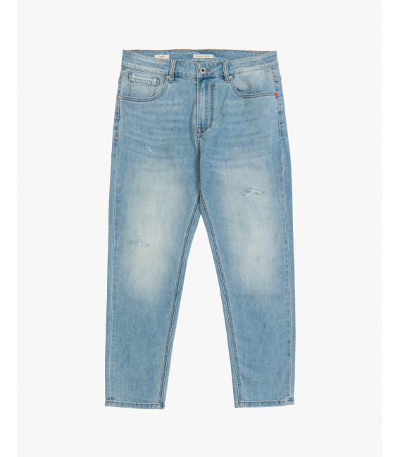 MIKE95 carrot fit medium wash jeans with scratches