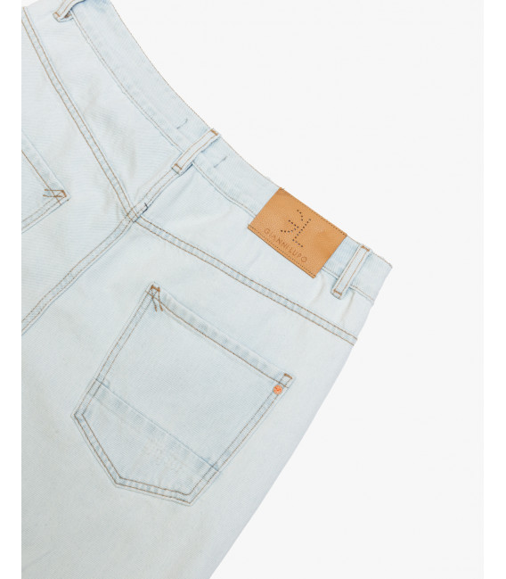 Jeans COOPER carrot cropped fit con strappo sul ginocchio