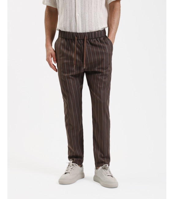 Drawstrings trousers in stripes carrot fit
