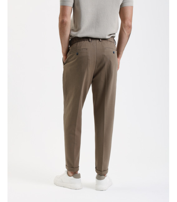 Pantaloni carrot fit con vita elasticizzata