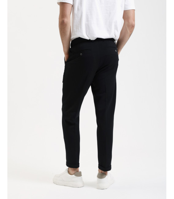 Elastic waist carrot fit trousers