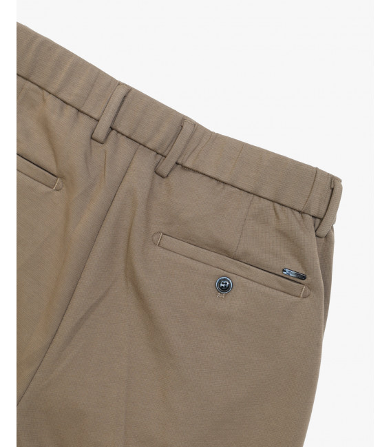 Pantaloni carrot fit con vita elasticizzata
