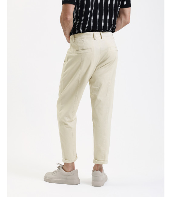 Pantaloni carrot cropped con pinces