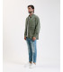 Overshirt stile militare con dettagli sfrangiati e tasche multiple.