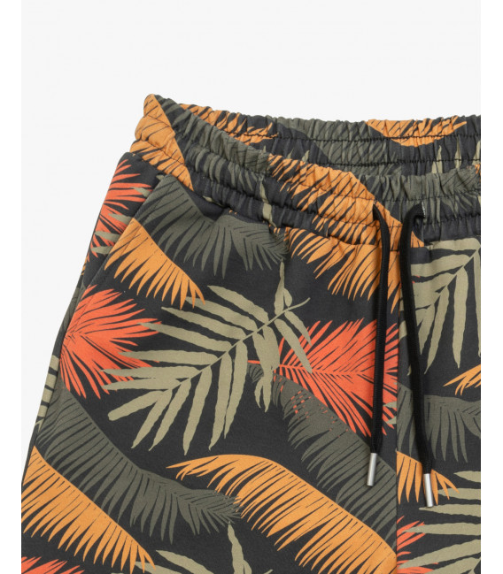 Jogger shorts with leaves