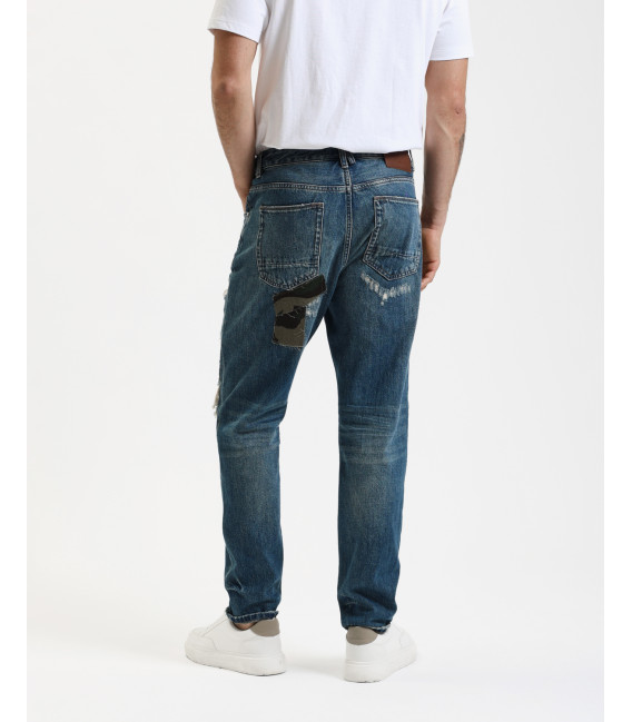 Jeans GRANT carrot fit con patch e rotture