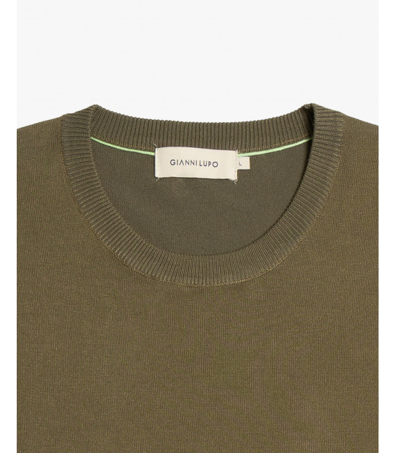 Light weight crewneck sweater