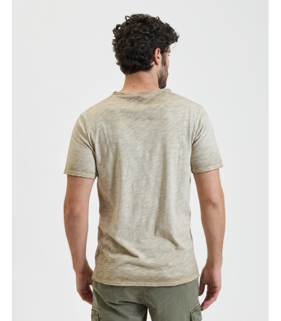 Moroccan neck t-shirt with buttons
