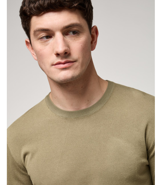 Light weight crewneck sweater