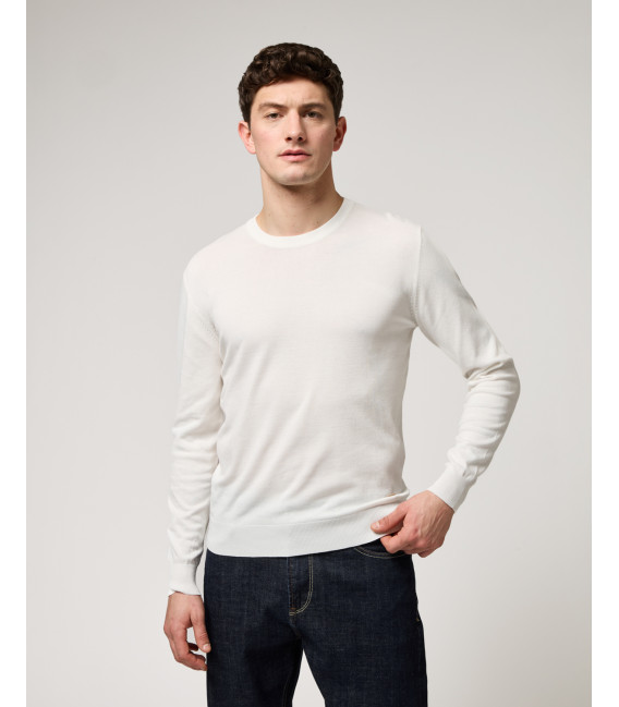 Light weight crewneck sweater