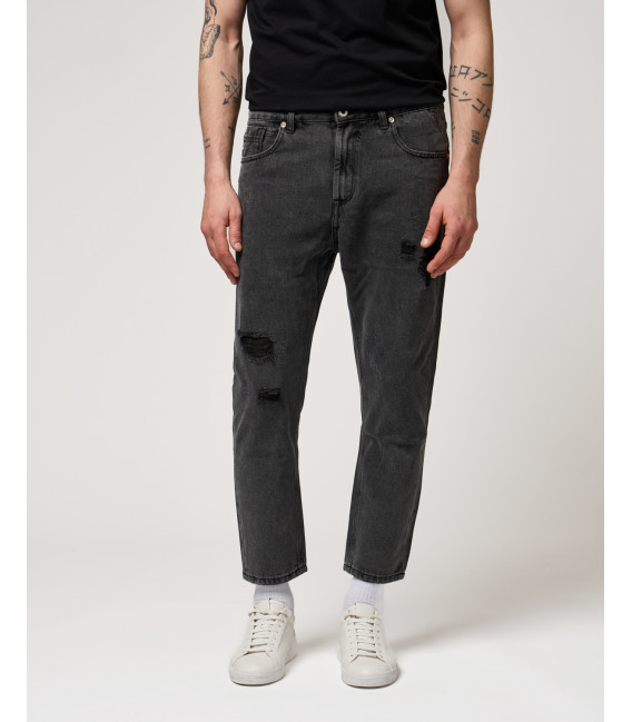 MIKE carrot cropped fit jeans with rips