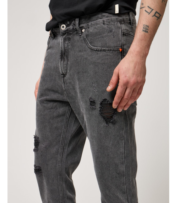MIKE carrot cropped fit jeans with rips