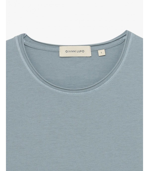 T-shirt with raw edges