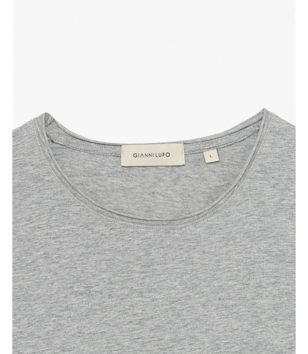 T-shirt with raw edges