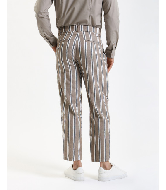 Pantalone relaxed fit a righe con pinces