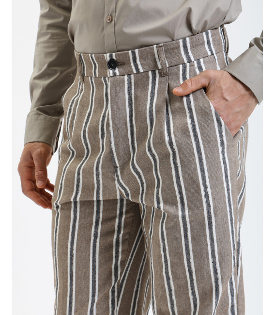 Pantalone relaxed fit a righe con pinces