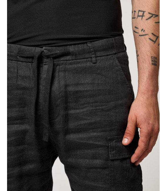 Casual shorts in linen